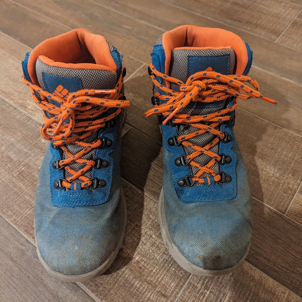 Women's COLUMBIA Newton Ridge Hiking Boots Size 10 Teal & Orange